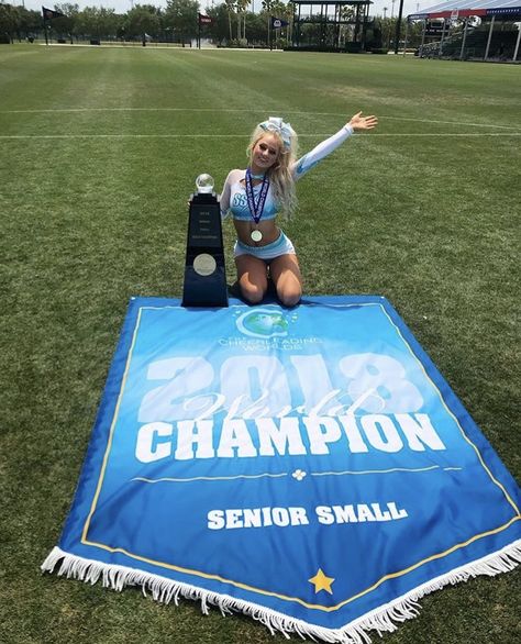 Sutton Hodges 2018 World Champion with CEA SSX / pin uploaded by @beccaclarkkk :) Cheer World Champion, World Champion Cheer, Cheer Photography, Allstar Cheerleading, Cheer Extreme, Cute Cheer Pictures, Cheer Picture Poses, Vision Board Photos, Competitive Cheer