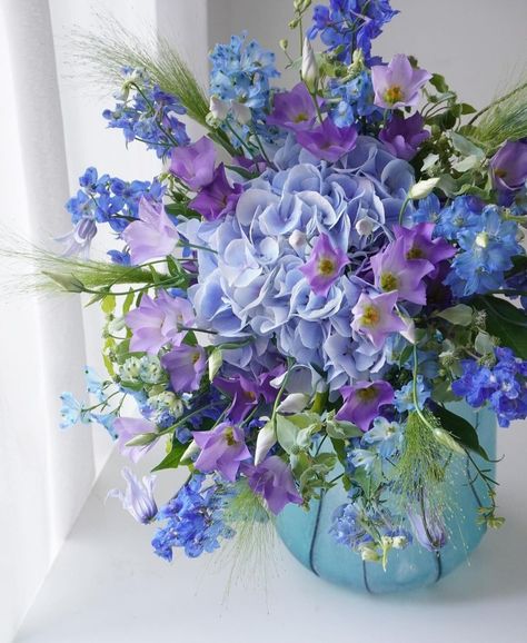 Blue And Purple Hydrangea Bouquet, Purple And Blue Floral Arrangements, Purple Hydrangea Bouquet, Wedding Jobs, Globe Flower, Blue Hydrangea Wedding, Purple Hydrangeas, Baby Bouquet, Flower Boquet