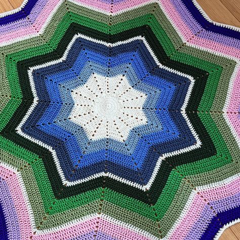 2 Overstocked and Hooked Star Crochet Blankets 12 Point Star, Bernat Super Value Yarn, 8 Point Star, Crochet Blanket Tutorial, Yarn Collection, The Crochet Crowd, Star Crochet, Crochet Crowd, Crochet Mandala Pattern