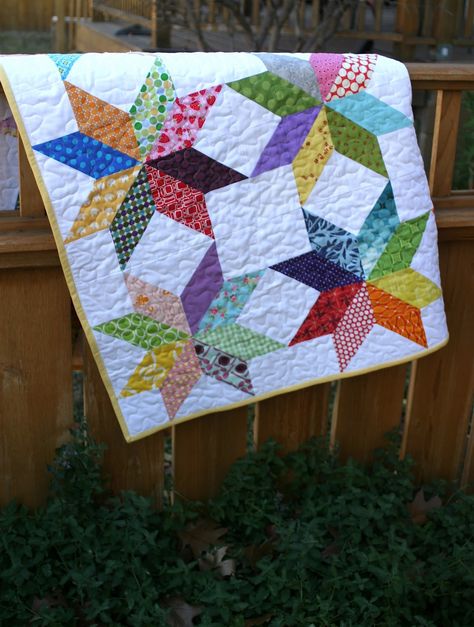 Hst Quilt, Square Quilts, Patchwork Star, Colchas Quilting, Amazing Quilts, Abstract Quilt, Half Square Triangle Quilts, Flower Quilts, Pretty Quilt