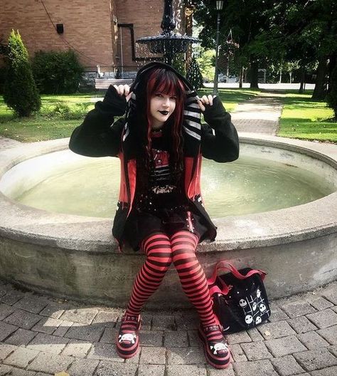 Emo Scene Outfits, Cute Emo Outfits, Scene Goth, Scene Style, Emo Scene Hair, Scene Girl, Strange And Unusual, Mode Emo, Outfits 2000s