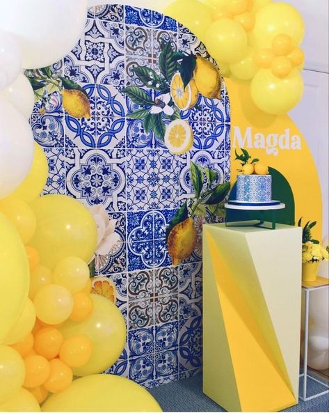 Santorini Party, Mediterranean Party, Lemon Themed Party, Lemon Themed Bridal Shower, Italian Party, Italian Theme, Bridal Shower Inspo, Yellow Balloons, Design Cake