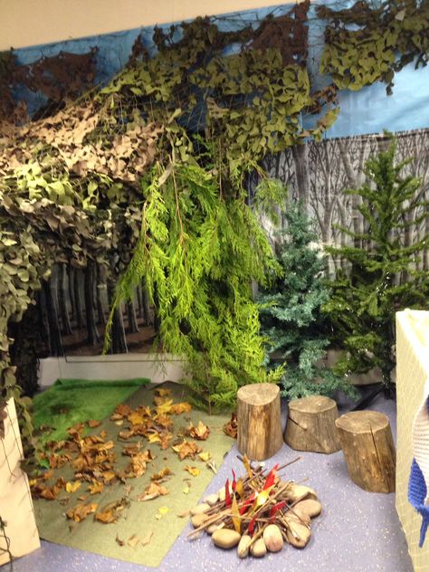 Woodland role play area;love this for the Gruffalo's wood Gruffalo Activities, Kindergarten Logo, Gruffalo's Child, Role Play Areas, Play Corner, Dramatic Play Area, Enchanted Wood, The Gruffalo, Theme Nature