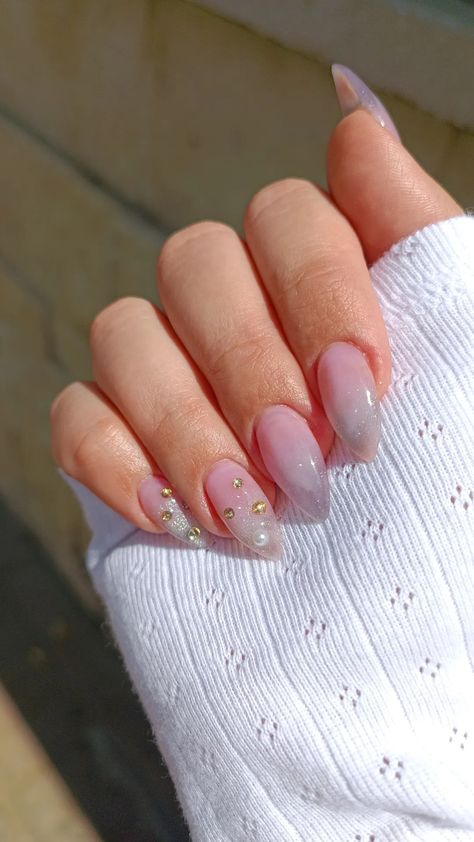 Nails Nails With Pearls, Nail Stones, Pearl Nail, Pearl Nails, Swarovski Stones, Luxury Nails, Nails, Stone, Beauty