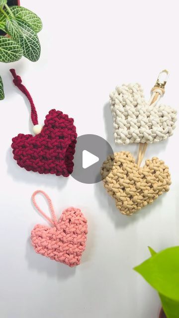 Macrame Heart Ornament, Macrame Heart Keychain Tutorial, Macrame Hearts Diy, Diy Keychain For Him, Macrame Keychain Pattern Free, Valentine Macrame Ideas, Keychain Diy Ideas, Macrame Heart Keychain, Macrame Heart Tutorial