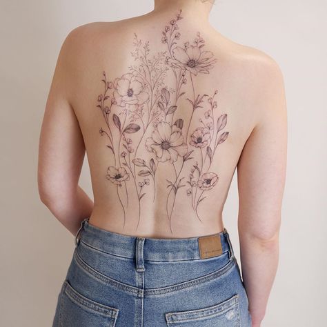 Bouquet Back Tattoo, Porcelain Tattoo, Tattoo After Care, Tattoo Spine, Inspo Tattoo, Shop Tattoo, Flower Tattoo Back, Wildflower Tattoo, Full Back Tattoos