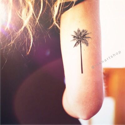 Tree Tattoo Arm, Tree Tattoo Back, Palm Tattoos, Marquesan Tattoos, Tree Tattoo Designs, Palm Tree Tattoo, Beach Tattoo, Geniale Tattoos, Tree Tattoo