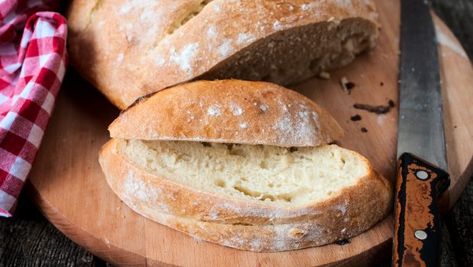 This yummy homemade low-sodium sourdough bread is perfect for sandwiches, or as toast in the morning. You can also dip it in soup, or make some garlic bread with it for an Italian dish. Low Sodium Bread, Ckd Recipes, High Protein Flour, Low Salt Recipes, Kidney Friendly Foods, Artisan Bread Recipes, Bread And Butter Pudding, Low Sodium Recipes, Sourdough Baking