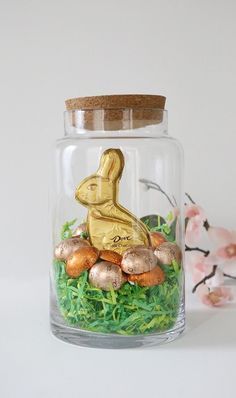 Easter Jar Decorations, Cute Easter Gifts For Coworkers, Mason Jar Easter Ideas, Easter Jars Ideas, Easter Goodies For Kids, Easter Diy Gifts, Easter Gifts Ideas, Easter Jars, Candy Jar Decor