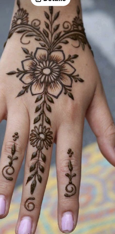 Henna Designs Diwali, Henna Designs Easy Palm, Christmas Henna, Minimalist Mehendi, Mehendi Tattoos, Henna Palm, Traditional Henna Designs, Henna Tattoo Design, Small Henna Designs