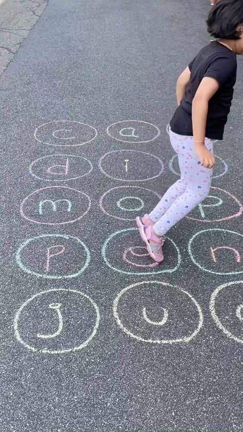 Zippi Kids Corner - CVC words Phonics Gross Motor Activity!!! An exciting way to teach letter sounds to the little ones…!!! This Sidewalk chalk Phonics hopping activity is an awesome teaching strategy for phonemic awareness in a playful way!!!! 💜💛💙❤️ | Facebook Teach Letter Sounds, Gross Motor Activity, Physical Activities For Kids, Kindergarden Activities, Physical Education Activities, Indoor Games For Kids, Kindergarten Learning Activities, Bathroom Remodel Ideas, Alphabet Activities Preschool