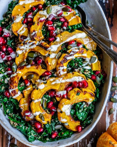 Cavolo Nero Recipe, Quinoa Pomegranate, Roasted Delicata Squash, Vegan Food Recipes, Roasted Radishes, Warm Salad, Delicata Squash, Roasted Squash, Winter Salad