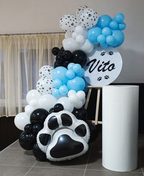 White, black and baby blue baloons. Dog lover. Puppy Pawty Balloon Garland, Dog Party Balloon Garland, Dog Balloon Garland, Puppy Balloon Arch, Puppy Cakes, Baloon Garland, Paw Birthday, Puppy Pawty, Dog Themed Birthday Party