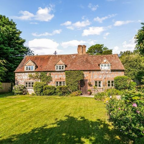 Property Search UK | 𝐒𝐓𝐀𝐂𝐊𝐒 on Instagram: "Appletree Cottage is a charming brick-and-flint property that dates to the c1840s, providing accommodation that extends to just under 2,500 sq ft. Situated in an Area of Outstanding Natural Beauty in the picturesque hamlet of Highmoor, which lies about a mile south of Nettlebed and roughly five miles northwest of Henley. Lovely mature gardens. - Nick Wooldridge, Berkshire East and Buckinghamshire South - @nc.wooldridge On the market with @savills, Flint Cottage, Red Bricks, Property Search, Natural Beauty, Dates, New Homes, Cottage, Beauty, Instagram