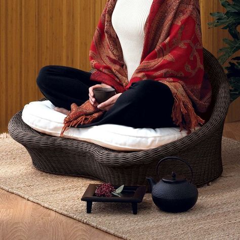 this is so beautiful. I would love to have this in my home ❤   thank u for reading , also dont forget and share my review about one of the best yoga product , yeah i'm sure . for more infos check this website ! :   http://www.ndthepro.com/yoga.html Yoga Meditation Room, Meditation Chair, Deco Zen, Meditation Room Decor, Meditation Corner, Meditation Rooms, Zen Room, Easy Meditation, Zen Space