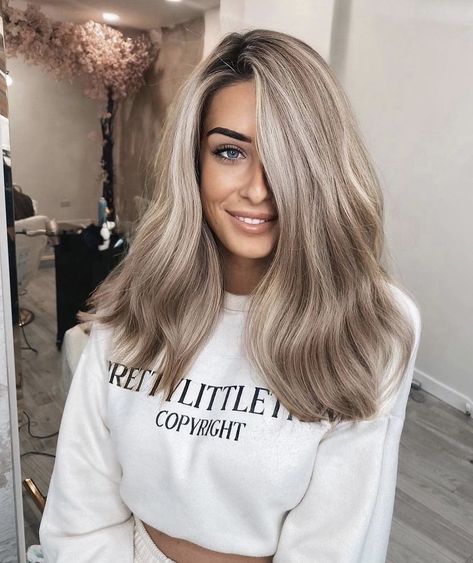 Second Session Highlights, Beige And Brown Hair, Dark Route Blonde Hair, Beige Blonde Hair With Highlights, Dust Blonde Hair, Healthy Hair Color Ideas, Cool Dimensional Blonde, Easy To Maintain Blonde, Ash Blonde Brunette