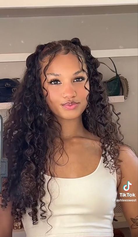 Frontal Braids, Hairstyles Vacation, Long Natural Curly Hair, Curly Hair Natural, Preppy Hairstyles, Curly Hair Beauty, Hairstyle Examples, Natural Hair Bun Styles, Cute Curly Hairstyles