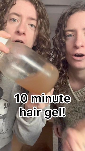 Mary&Magdalene on Instagram: "Homemade hair gel is SO easy to make! It’s as simple as two ingredients, flax seeds and water. Bring them to a boil for about 10 minutes until thick. We added a little eucalyptus essential oil but that’s totally optional! This hair gel has no preservatives, that being said it needs to stay in the fridge and will spoil in about 2 weeks. There are ways to add preservatives such as citric acid and vitamin E but precise percentages have to be taken into account. Tha Homemade Hair Gel Recipe, How To Make Homemade Hair Gel, How To Make Hair Gel At Home, Pre Shower Hair Routine, Homemade Hair Gel, Homemade Toiletries, Hair Gel Recipe, Embroidery Jeans Diy, 4b Hair