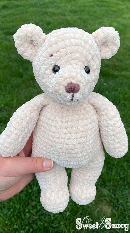 Cuddly Crochet Teddy Bear Pattern (Free Amigurumi Patterns) - My Sweet and Saucy Teddy Bear Ideas, Toys Quotes, Crochet Teddy Bear Pattern Free, Pattern Free Amigurumi, Teddy Bear Patterns Free, Bear Ideas, Animal Knitting, Crochet Hat For Beginners, Bear Patterns Free