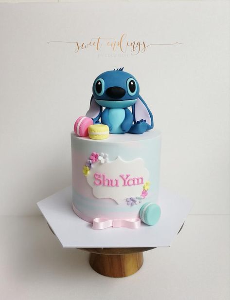 Lilo And Stitch Cake, Cookie Recipes Decorating, Stitch Cake, Disney Desserts, Novelty Birthday Cakes, Lilo Et Stitch, Luau Birthday, Childrens Birthday Cakes, Disney Cakes