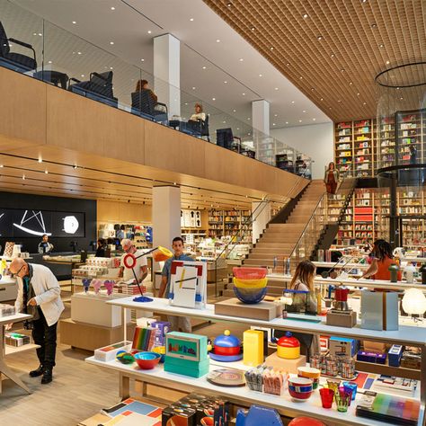 New MoMA Flagship Store Boasts a Two-Story Bookshelf with 2,000 Books - Design Milk Gift Shop Displays, Bookstore Design, Moma Store, Museum Gift Shop, Moma Design, Museum Store, Nyc Design, Retail Store Design, 2020 Design