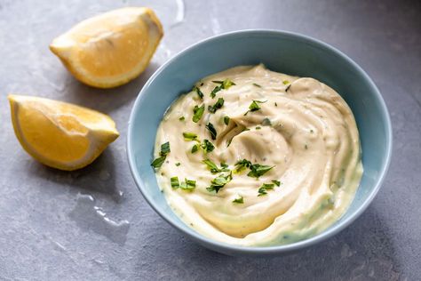 Tarragon Aioli Recipe, Homemade Aioli, Aioli Sauce, Lemon Aioli, Aioli Recipe, Gravy Sauce, Tapenade, Looks Yummy, Aioli