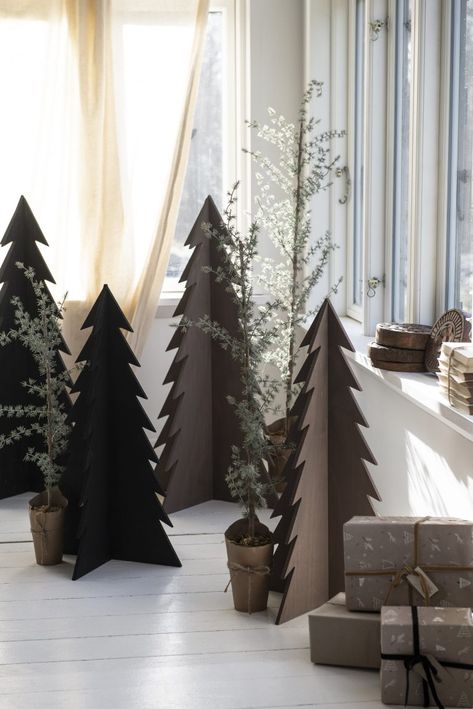 10 indie stores for stylish Christmas decorations | 91 Magazine Contemporary Christmas Trees, Modern Christmas Ornaments, Christmas Window Display, Christmas Props, Christmas Crafts For Kids To Make, Modern Christmas Tree, Beautiful Christmas Decorations, Unique Christmas Decorations, Contemporary Christmas