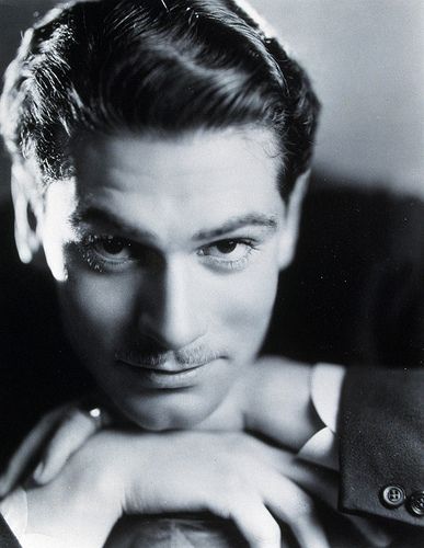 Laurence Olivier (1907 – 1989) | Starred in Henry V, Hamlet, Wuthering Heights, Othello, & Rebecca Lawrence Olivier, Laurence Olivier, Septième Art, Hollywood Men, I Love Cinema, Classic Movie Stars, Classic Actresses, Old Hollywood Stars, Actrices Hollywood