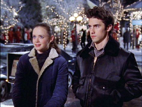 Gilmore Girls Gilmore Girls Rory And Jess, Gilmore Girls Christmas, Rory Jess, Gilmore Girls Rory, Rory And Jess, Jess Mariano, Gilmore Girl, Girls Wallpaper, Milo Ventimiglia