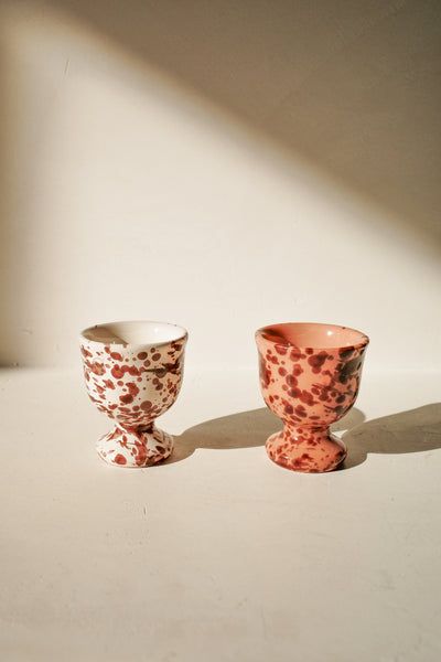 Splatter Egg Cups by Fasanoceramiche | LOQ.US Egg Cups, Pottery Painting, Egg Cup, Puglia, Glaze, Egg, Diy Projects, Hand Painted, Ceramics