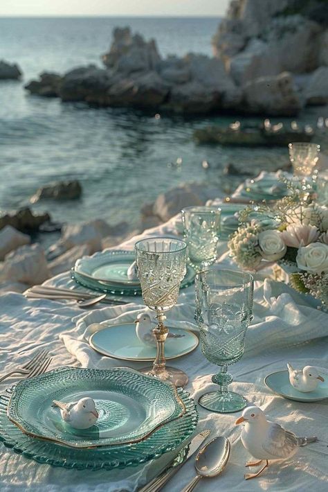 Dinner Set Up, Party Table Decoration Ideas, Coastal Table Setting, Beach Table Settings, Coastal Table Decor, Outdoor Table Decor, Summer Table Settings, Table Setting Ideas, Beach Table