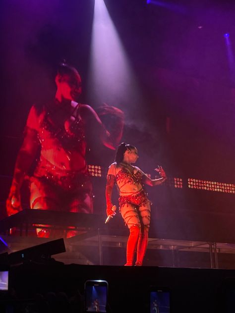 Kali Uchis Red Outfit, Concert Kali Uchis, Kali Uchis Singing, Kali Uchis Performing, Kali Uchis Concert Outfit, Kali Uchis Concert, Mother Kali, Concert Aesthetic, Kali Uchis