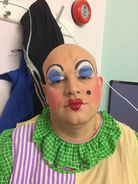 Simple pantomime dame makeup Pantomime Dame Makeup, Panto Dame Makeup, Pantomime Ideas, Pantomime Makeup, Panto Dame, Pantomime Dame, Worst Makeup, Gcse Drama, Shower Makeup