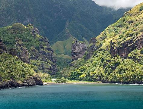 Marquesas Islands, Great Vacation Spots, Polynesian Islands, Mauritius Island, Greece Travel Guide, Cruise Destinations, Remote Island, Long Trips, Hawaiian Islands