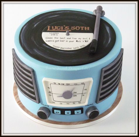 Retro record player birthday cake. Birthday Cake For Men, Record Cake, Cake For Men, Music Themed Cakes, Music Cakes, Music Cake, Birthday Cake For Mom, Retro Record Player, 70th Birthday Cake