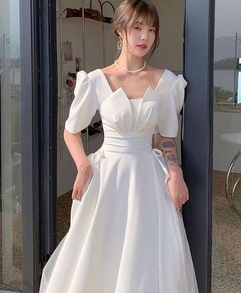 Elegant Church Outfits, Simple Long Dress, Tea Dresses, Gorgeous Summer Dresses, Bride Dress Simple, Black Dresses Classy, Classy Wedding Dress, Gaun Fashion, Gowns Dresses Elegant