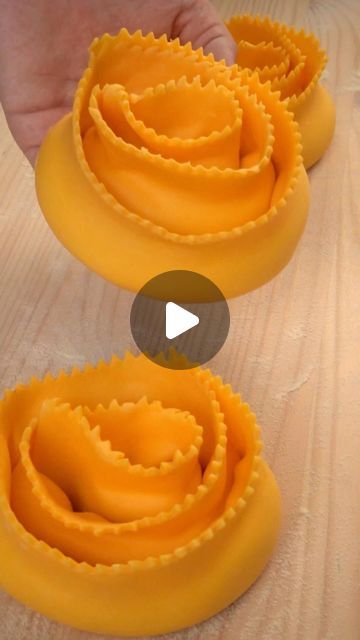 Sage Butter Sauce, Ravioli Filling, Sage Recipes, Pumpkin Ravioli, Tasty Pastry, Pappardelle Pasta, Fancy Dishes, Pasta Casera, Filled Pasta