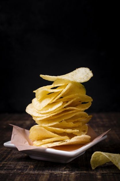 Front view of stack of potato chips | Free Photo #Freepik #freephoto #food Homemade Potato Chips, Pasta Bread, Recipes Chili, Sweet Potato Chips Baked, Cinnamon Apple Chips, Potato Chip Recipes, Cake Pizza, Sandwich Lunch, Bread Sandwich