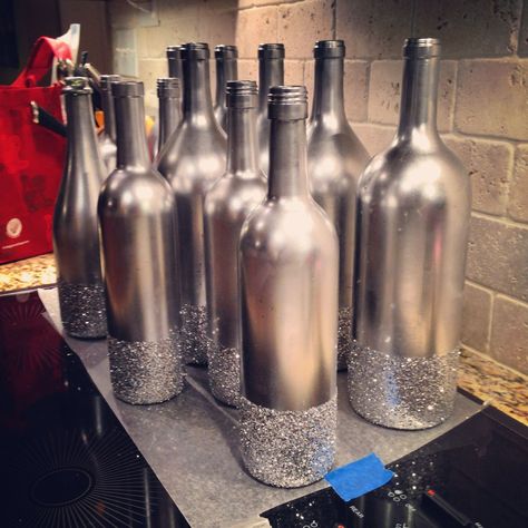 Spray Painted Bottles, Wine Bottle Project, Silver Spray, Painted Bottles, Wine Bottle Corks, Wine Craft, Wine Bottle Art, Painted Wine Bottles, Wine Bottle Diy