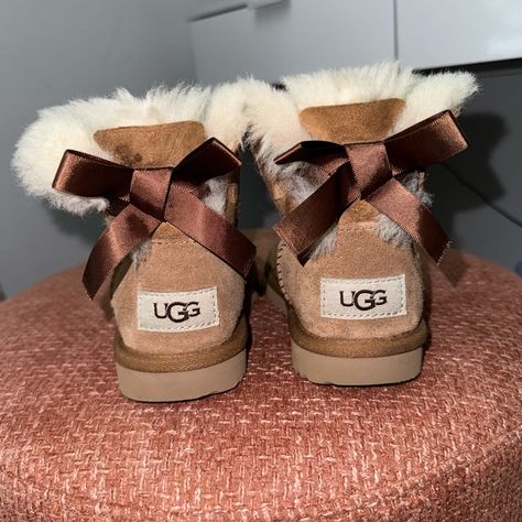 Brown Uggs With Bows For Little Girls Brand New Cowgirl Ankle Boots, Brown Uggs, Chocolate Brown Boots, Baby Ugg Boots, Girl Uggs, Uggs With Bows, Cute Cowgirl Outfits, Tall Uggs, Chestnut Boots