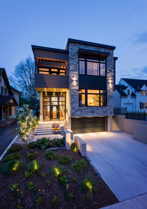 Modern Contemporary Homes Exterior, Contemporary Exterior Design, Studio Garage, Homes Architecture, Architecture Renovation, Dark Trim, Farmhouse Exterior Design, Architecture Luxury, Luxury Residence