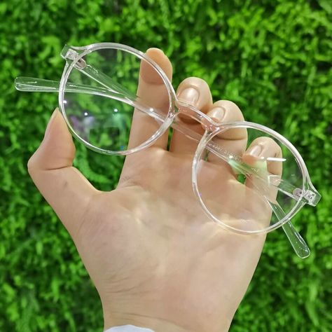 Future Glasses, Optical Glasses Women, Glasses Inspo, Clear Glasses Frames, Glasses Trends, Womens Glasses Frames, Clear Lens Glasses, Metal Frame Glasses, Eyeglass Frames For Men