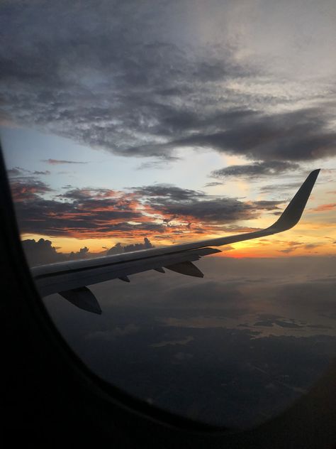 Sunset on the plane back to Singapore Sunset Singapore, Sore Eyes, On The Plane, Sky Pictures, Singapore Travel, Time Out, Travel Life, Beautiful Sunset, Airplane View