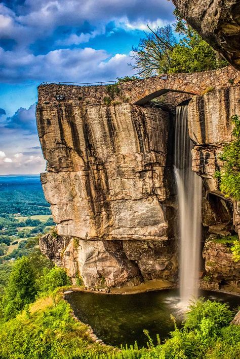 Rock City Gardens + 15 Most Popular Day Trips from Atlanta Georgia. // localadventurer.com Rock City Gardens, Best Weekend Trips, City Gardens, Chattahoochee National Forest, Georgia Vacation, Georgia Travel, Rock City, Travel Photography Tips, City Garden