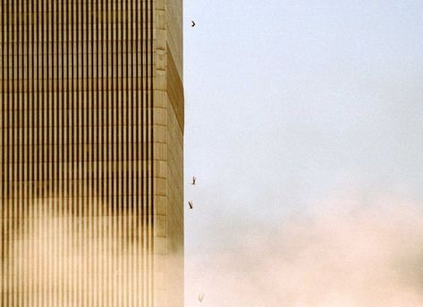 A group of people leaping from the north tower at 10:24 AM minutes before the north tower came down. World Trade Center Jumpers, Nine Eleven, World Trade Center Attack, World Trade Center Nyc, North Tower, World Street, Cool Optical Illusions, Famous Pictures, A Group Of People