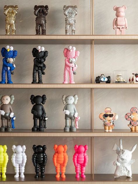 Kaws Figurine, Kaws Figures, Kaws Iphone Wallpaper, Hypebeast Room, Kaws Wallpaper, Doll Museum, Vinyl Art Toys, House Essentials, Lash Room