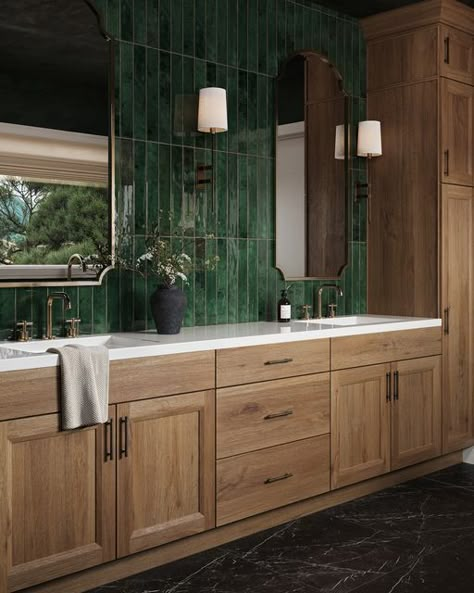 Edward Martin on Instagram: "Green with envy?  We wouldn’t blame you.  This bathroom’s emerald green tiles and nero marquina look floors are a luxurious dream 💚 🖤

#bathroom #bathroomdesign #green #greentiles #neromarquina #marblelook #interiordesign #inspo #design #housegoals #homedecor #home #homedesign" Green Tile Restroom, Green Wall Tiles Bathroom, Green Restroom Ideas, Emerald Bathroom Ideas, Emerald Green Tile Bathroom, Light Green Tile Bathroom, Emerald Green Bathroom Tiles, Bathroom Remodel Subway Tile, Dark Green Tile Bathroom