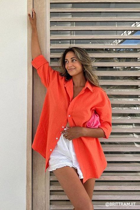 Oversized Linen Shirt Outfit Summer, Orange Button Down Shirt Outfit, Orange Linen Shirt Outfit, Orange Button Up Shirt Outfit, White Linen Shirt Outfit, Oversized Linen Shirt Outfit, Oversized Button Down Shirt Outfit, Minimalist Summer Style, Boyfriend Shirt Outfits