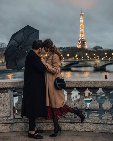 Paris Couple Pictures, Marriage Struggles, Paris Couple, Paris Elopement, Elopement Wedding Photography, Paris Wedding, Photo Couple, City Photography, Beautiful Places In The World