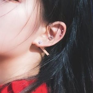 Loona Piercings, Hyunjin Earrings, Earings Piercings, Piercings, Diamond Earrings, Makeup, Quick Saves, Make Up